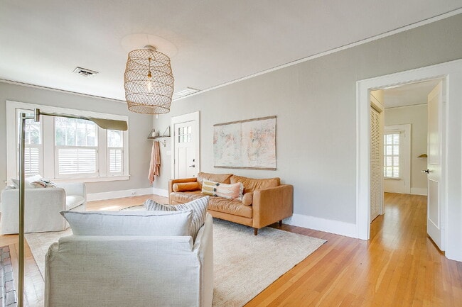 Building Photo - Beautifully Updated 3 Bedroom Home in the Heart of TCU