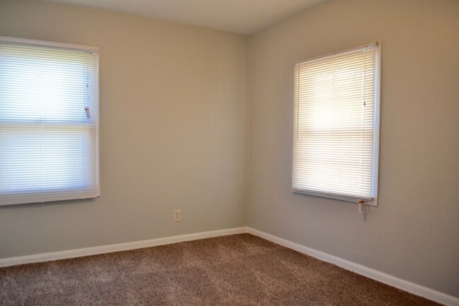 Building Photo - Remodeled 3 bedroom near 21st and Amidon