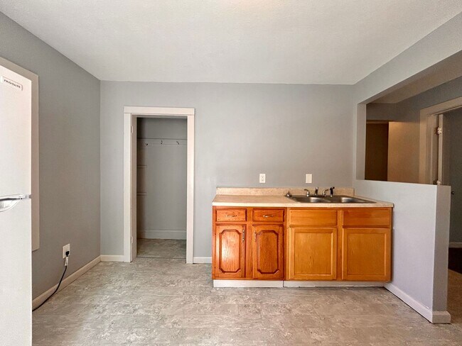 Building Photo - Delaware 81-PLACEMENT Procedure (income re...