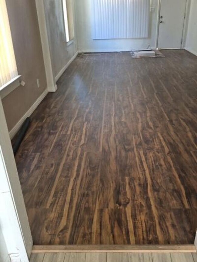 Building Photo - Spacious 3 bedroom house in Needles