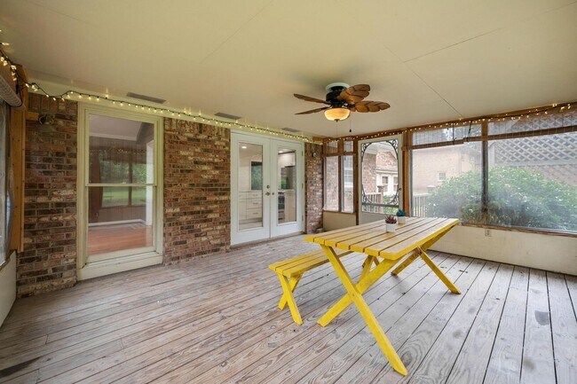 Building Photo - Beautiful Brick Ranch Home in Franklin