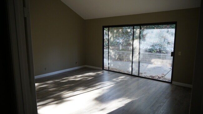 Building Photo - 16268 Glencove Dr