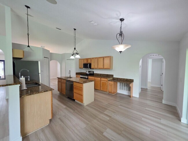 Building Photo - Beautiful 4 Bedroom in Gated Compass Pointe