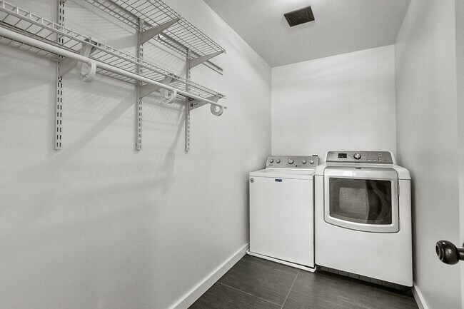 Building Photo - ? Spacious Snohomish Home with Luxury Features & Room to Live! ?