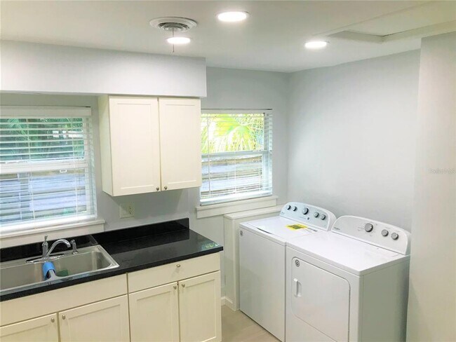 Building Photo - 2541 Floyd St