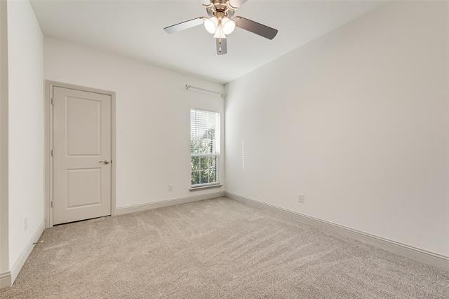 Building Photo - 335 Community Dr