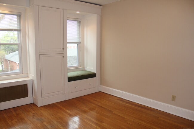 Building Photo - 888 Farmington Ave