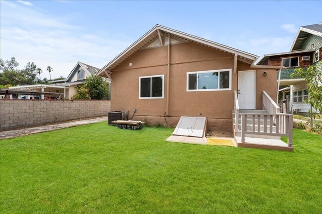 Building Photo - Fully Renovated 3 Bed 2 Bath Craftsman In ...