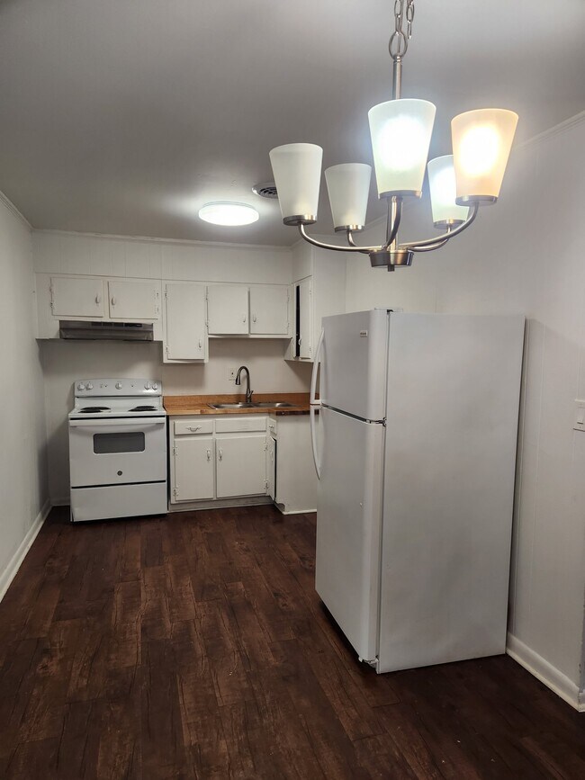 Building Photo - 6124 Clane Dr SE