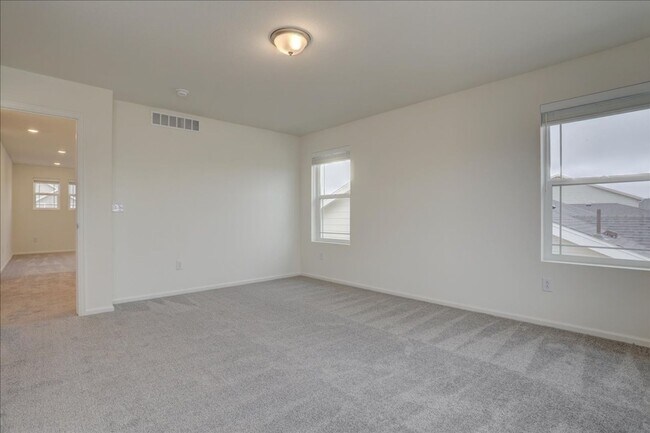 Building Photo - Available for move-in on 05/15/26- 3bed/2.5bath in Aurora!