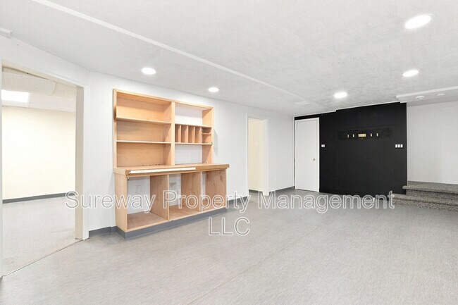Building Photo - 342 Quaker Rd