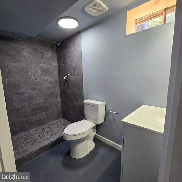 Building Photo - 21676 N Essex Dr