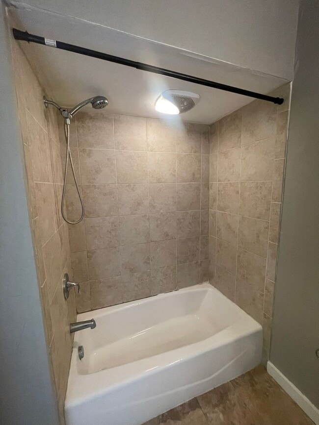 Building Photo - Single Family House in Mt Washington Avail...