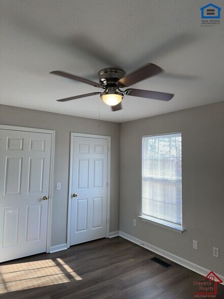 Building Photo - 3947 Webb Oaks Ct