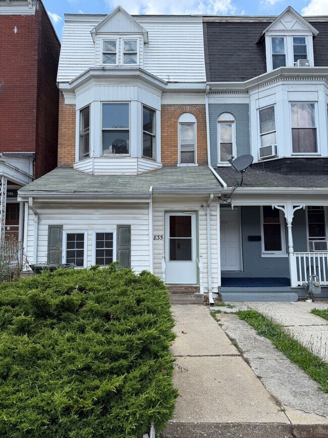 Building Photo - 835 Liden Ave