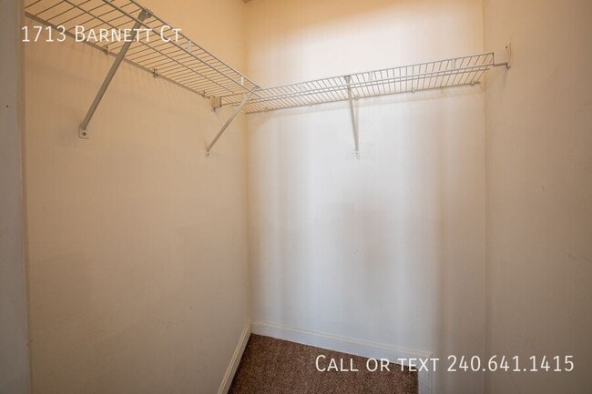 Building Photo - 1713 Barnett Ct