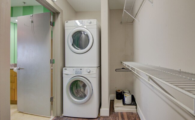 Building Photo - COMING SOON! Affordable Comfort: 1BR/1BA C...