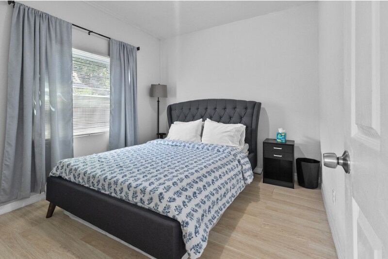 Building Photo - 3421 Pinewood Ave