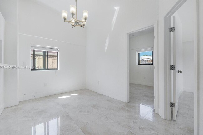 Building Photo - 3010 SW 25th St