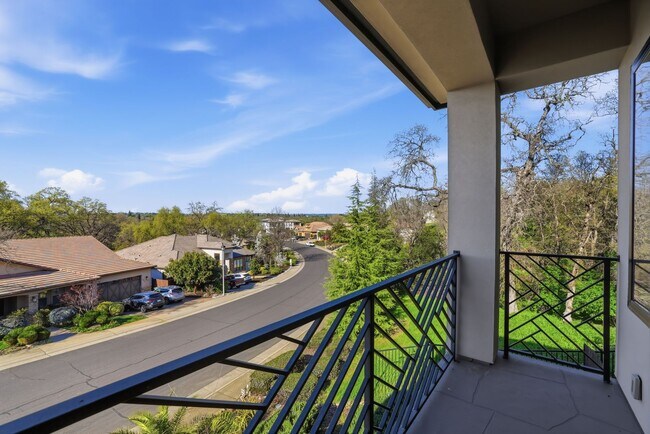 Building Photo - 3813 Calverhall Way