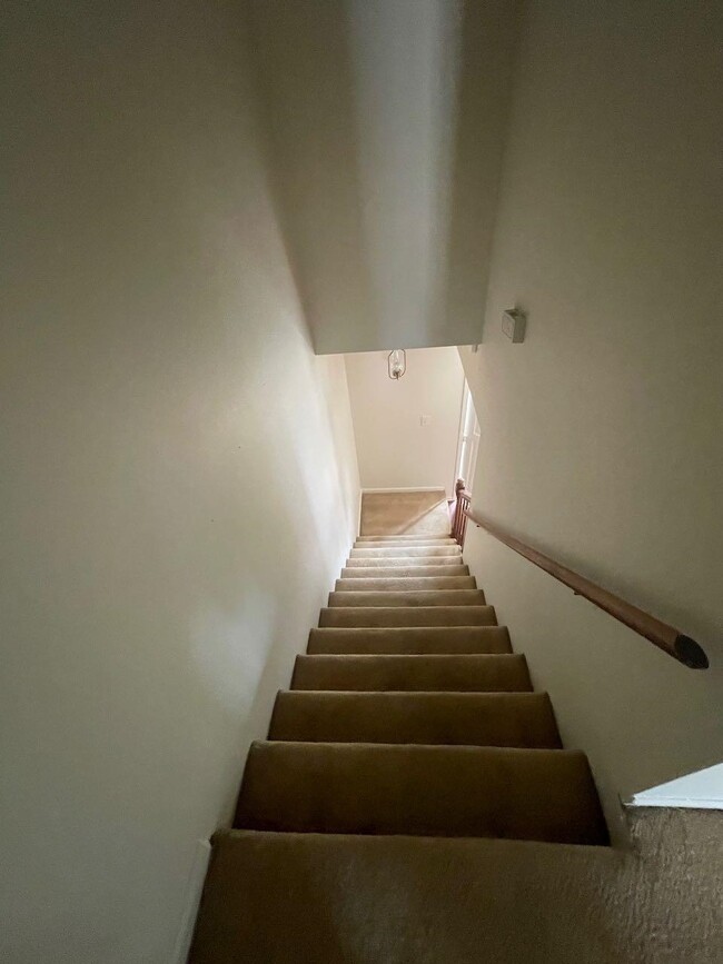 Building Photo - 495 Dickinson St