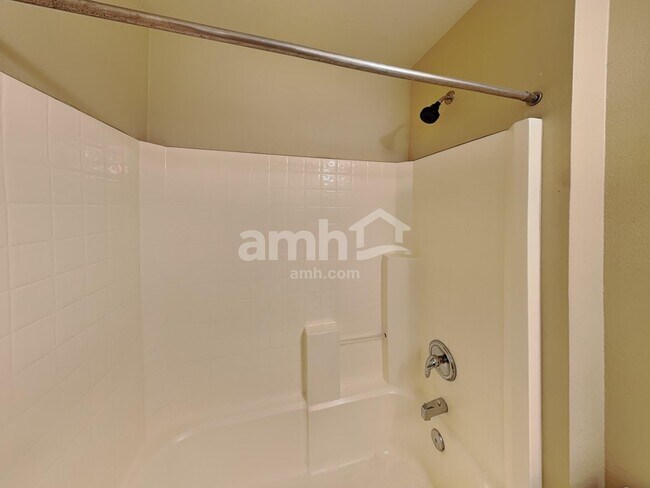 Building Photo - 3002 N 130th Ave