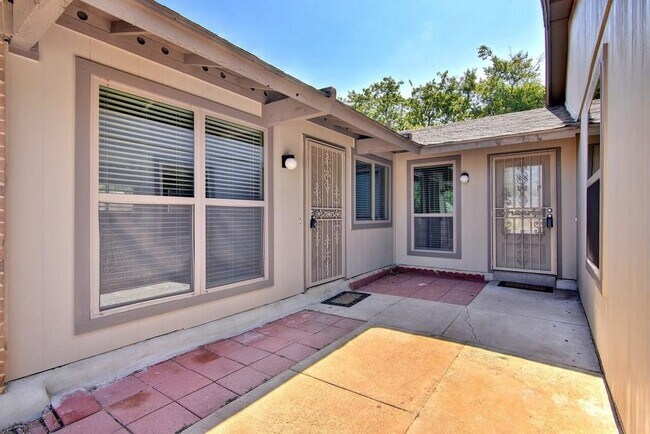 Building Photo - 9415 Quail Meadow Dr