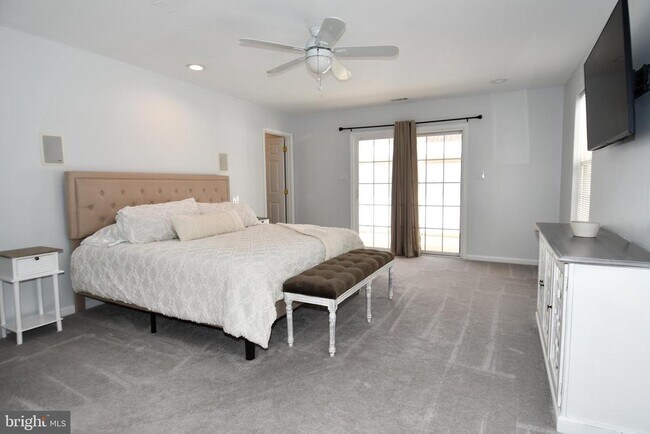 Building Photo - 10049 Meleen Dr