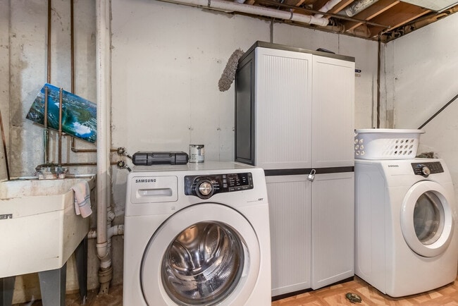 Building Photo - 1212 Johnston Dr