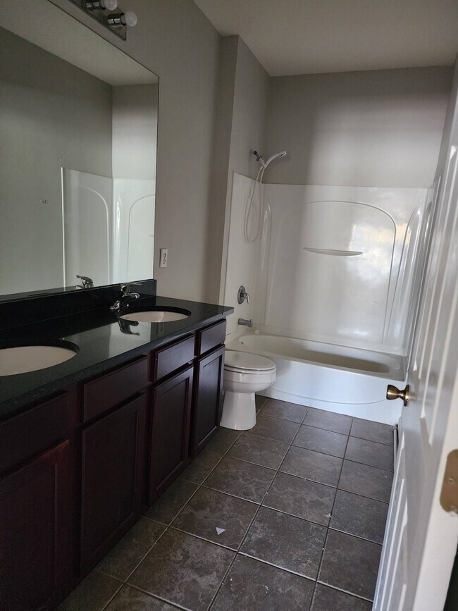 Building Photo - 2472 Lantana Ln