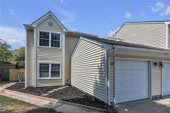 Building Photo - 10 Warwick Cir