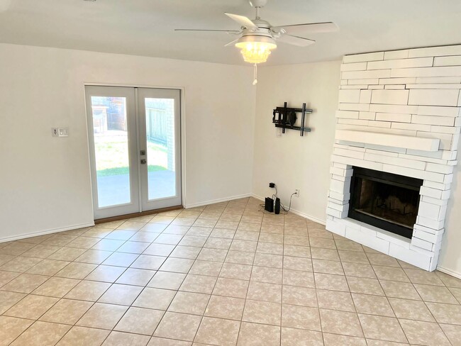 Building Photo - 15334 Barataria Dr