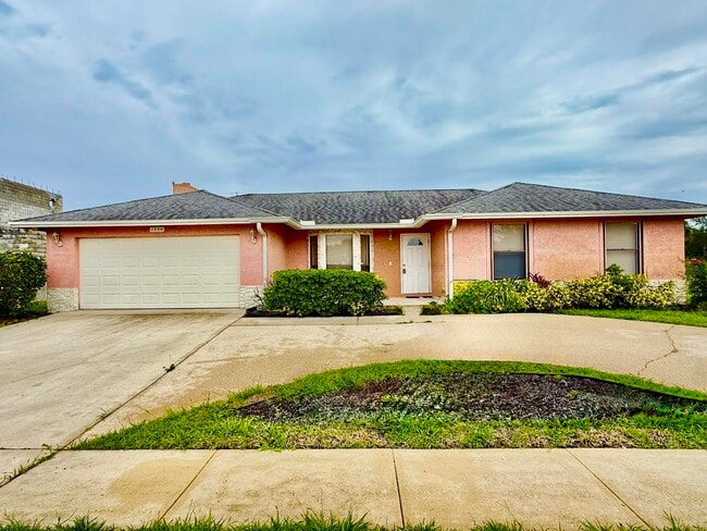 Primary Photo - 1334 N Mangonia Dr