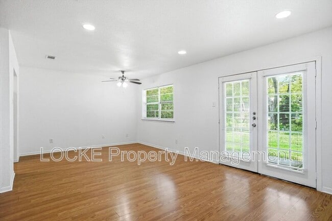 Building Photo - 924 Wisteria Way