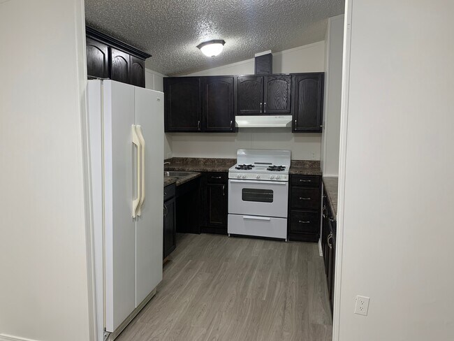 Kitchen - 2485 Crest Ave