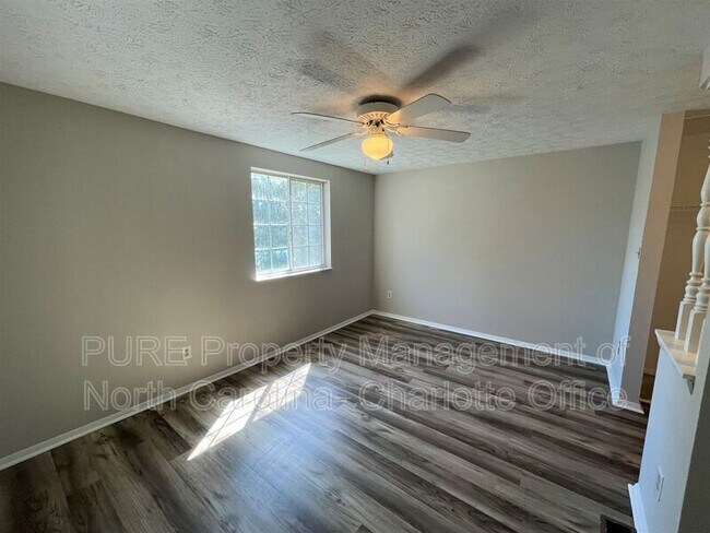 Building Photo - 9445 Lexington Cir