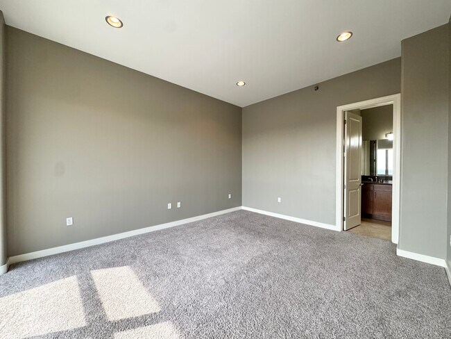 Building Photo - 600 Admiral Blvd