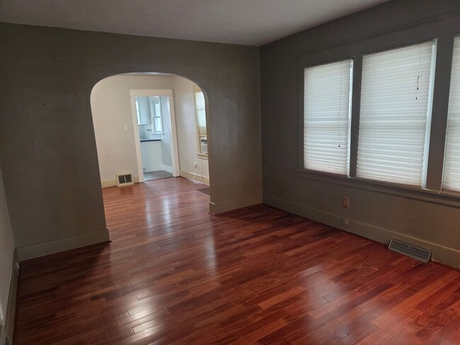 Building Photo - 3-Bedroom, 1-Bathroom Home with Basement & Garage – $1,375/Month | Accepting Section 8