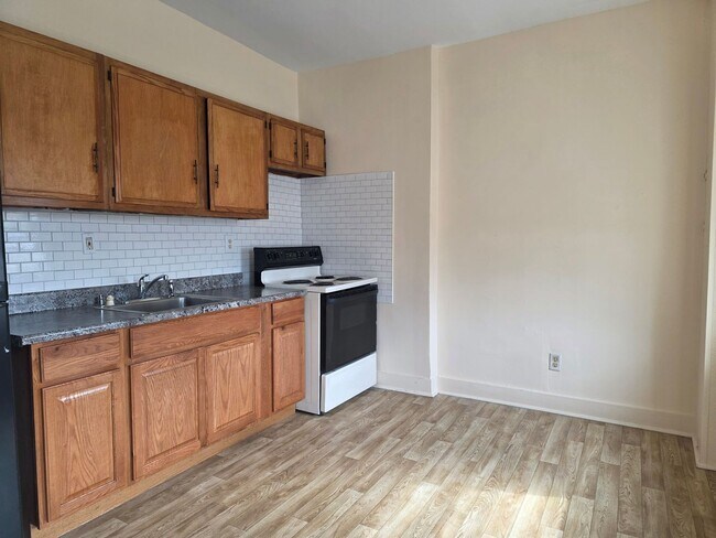 Building Photo - 100 N Franklin St