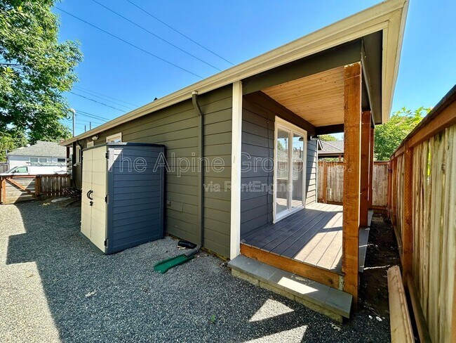 Building Photo - 4831 N Maryland Ave