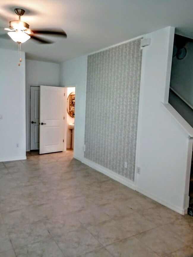Building Photo - Townhouse in Land O' Lakes - The Townes at...