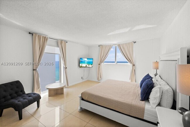 Building Photo - 4001 S Ocean Dr