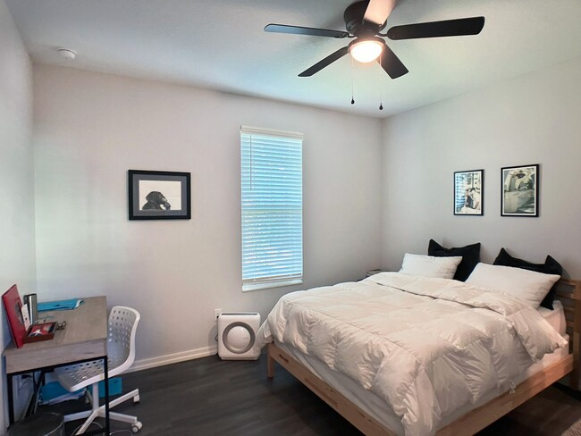 Building Photo - Porter's Parkside - Brand New 5 Bedroom, 5...