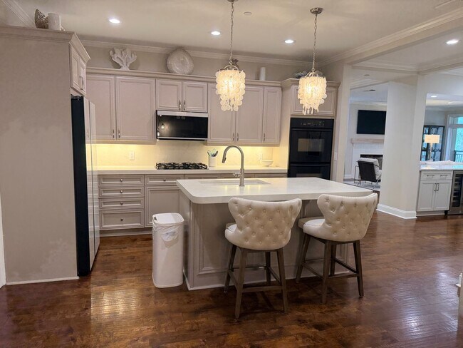 Building Photo - Stunning Luxury, Two Bedroom Creek Front Condo in Hilton Head Plantation
