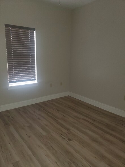 Building Photo - 1061 Gage Dr