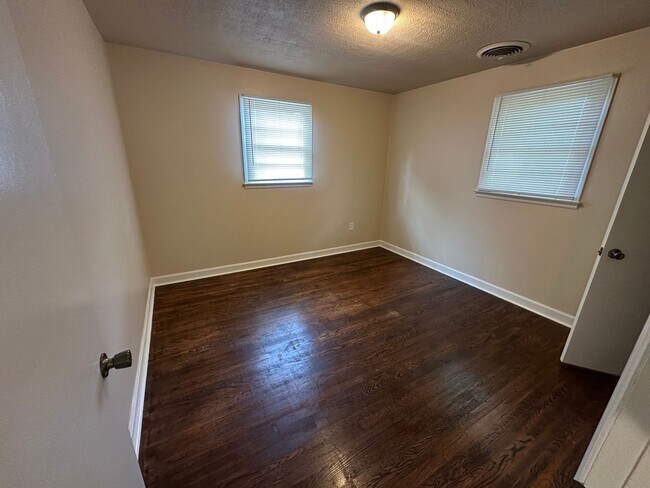 Building Photo - 1307 Drew Ave