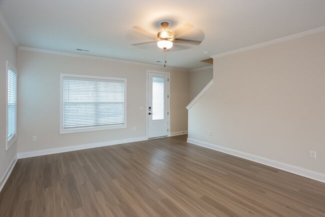 Building Photo - 124 Brixham Lp