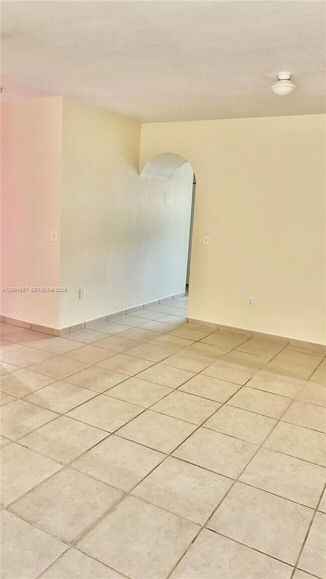Building Photo - 1615 SW 3rd Ct