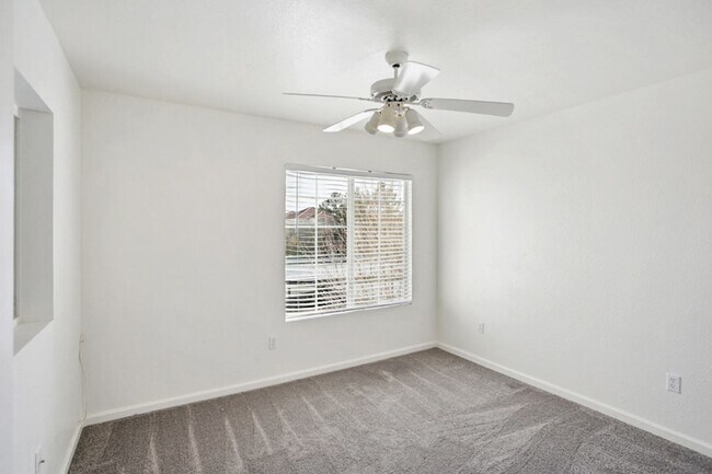 Building Photo - Beautiful Summerlin 1 Bed Condo