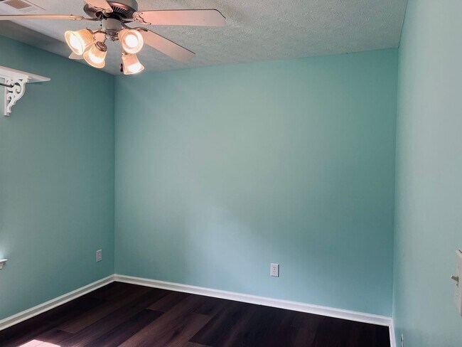 Building Photo - Wow! 3 bedroom 2 bathroom in Senoia. Must ...